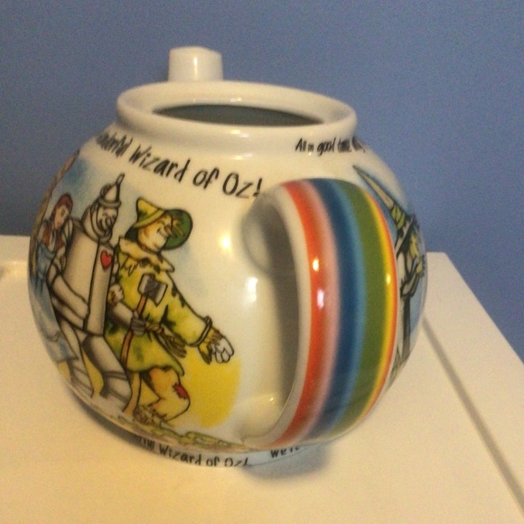 Wizard of Oz Paul Cardew Design 6 cup Collector’s Teapot with Toto Teapot Lid - Picture 15 of 15